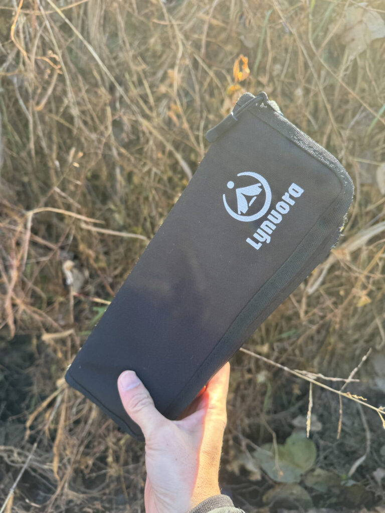 折り畳みイスを畳んでいる状態