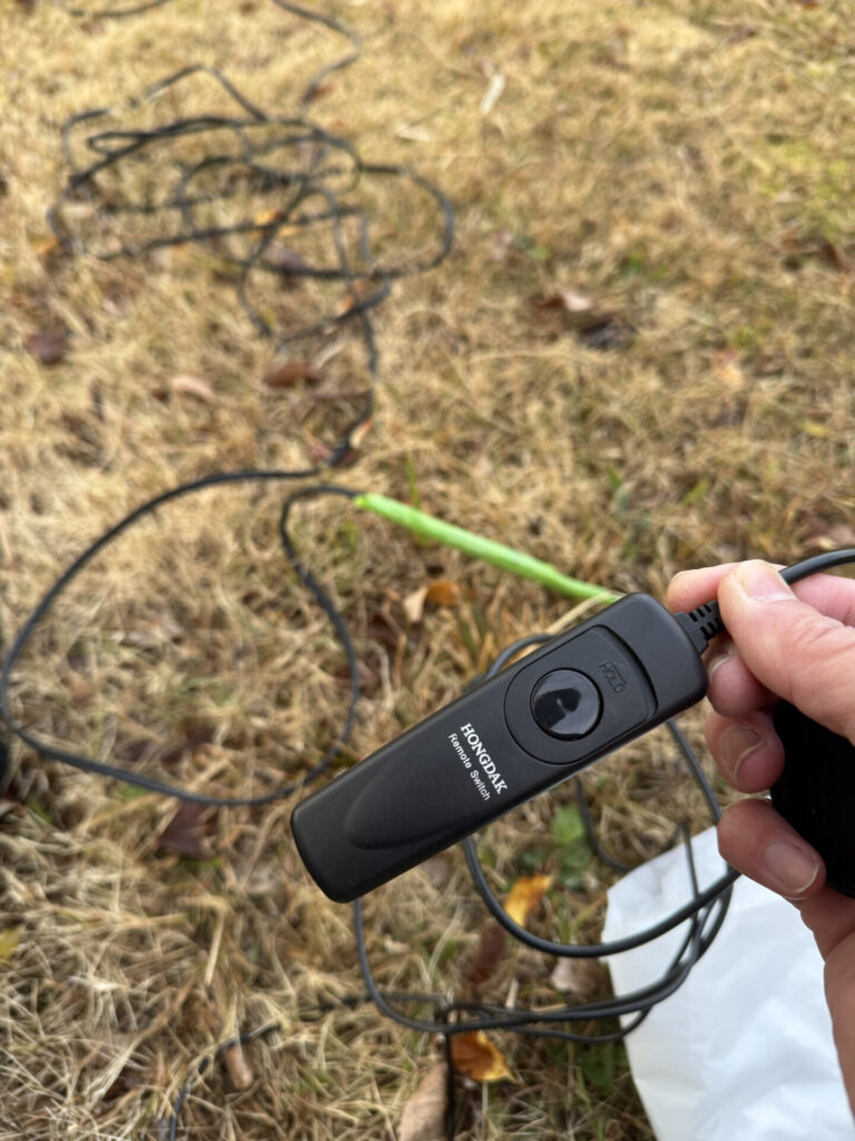 延長ケーブルに繋いだリモートレリーズ