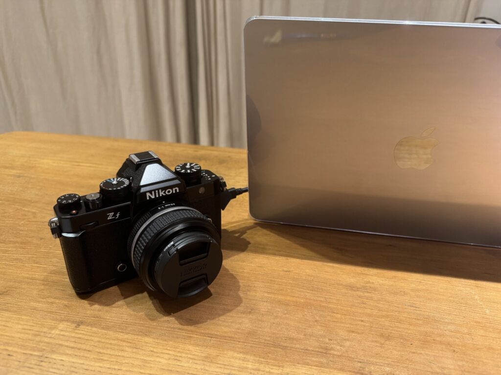 ZfをPC経由で充電している様子