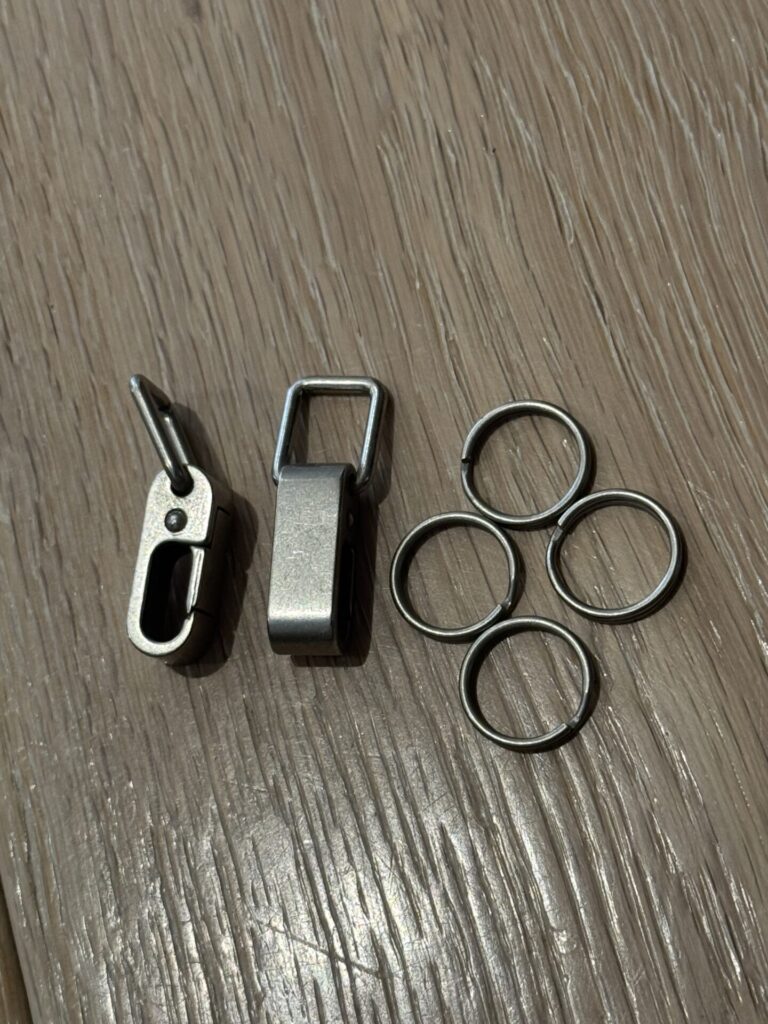 フレックストップのカメラストラップ用の金具